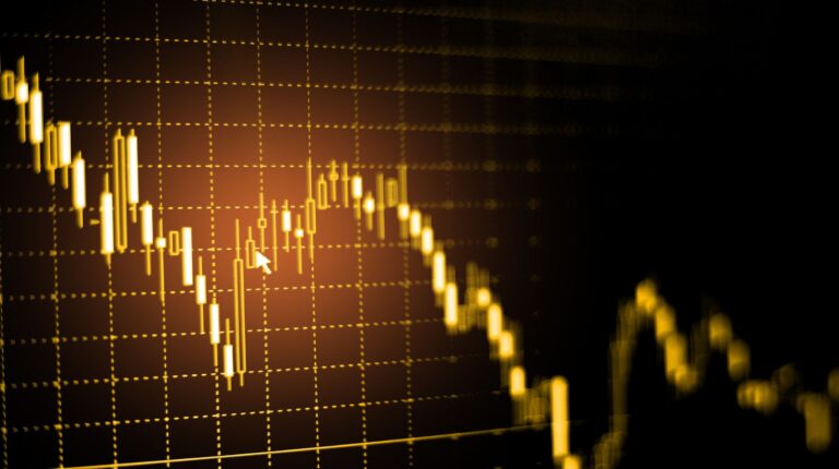 Commodity Market Insights: Key Factors That Move Gold and Crude Oil Prices